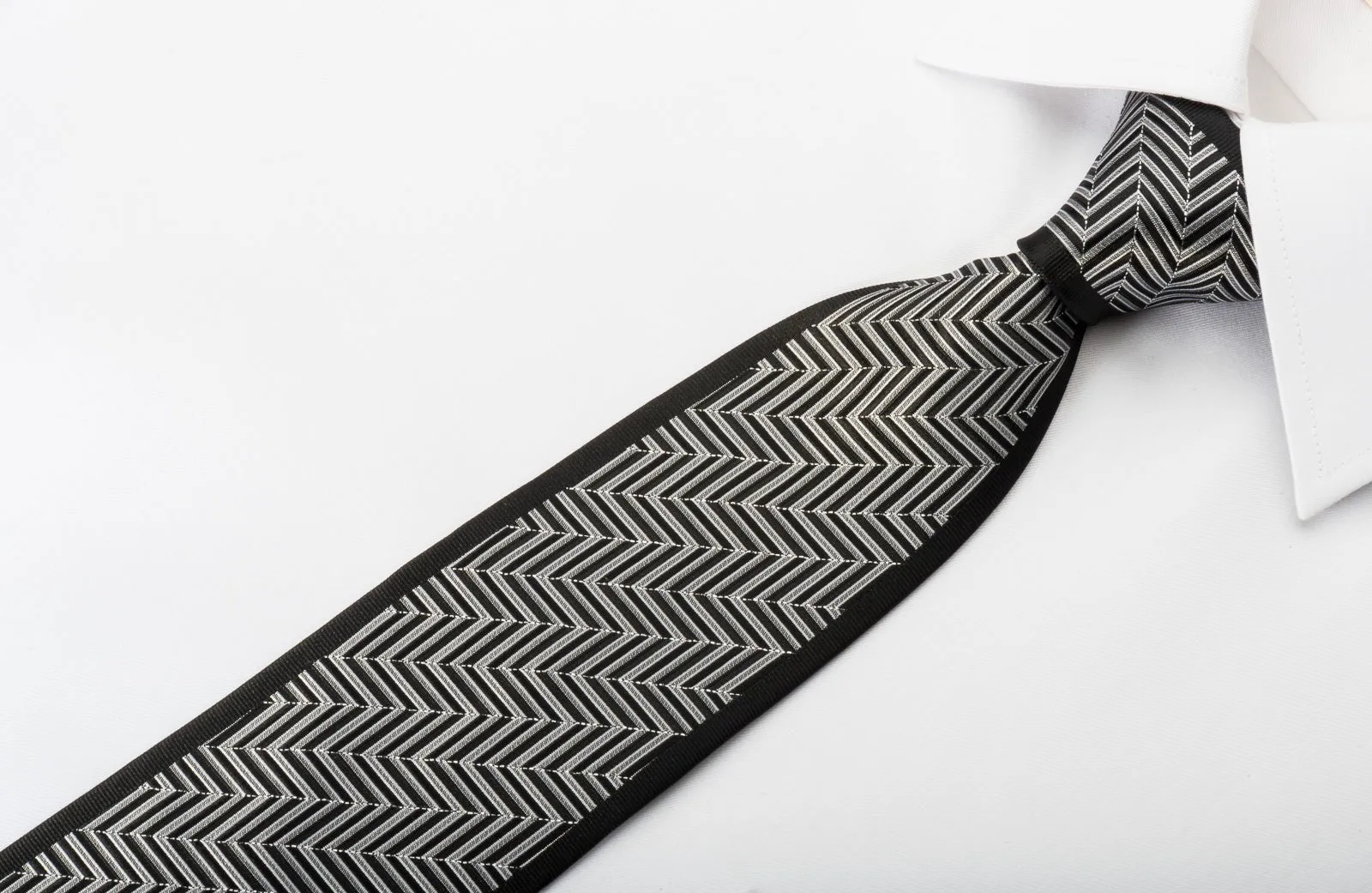 Daniel Skinny Necktie Silver Zig Zags On Black With Sparkles