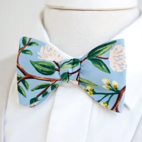 Men's Freestyle Self-Tie Bow Tie / Peonies In Dusty Blue