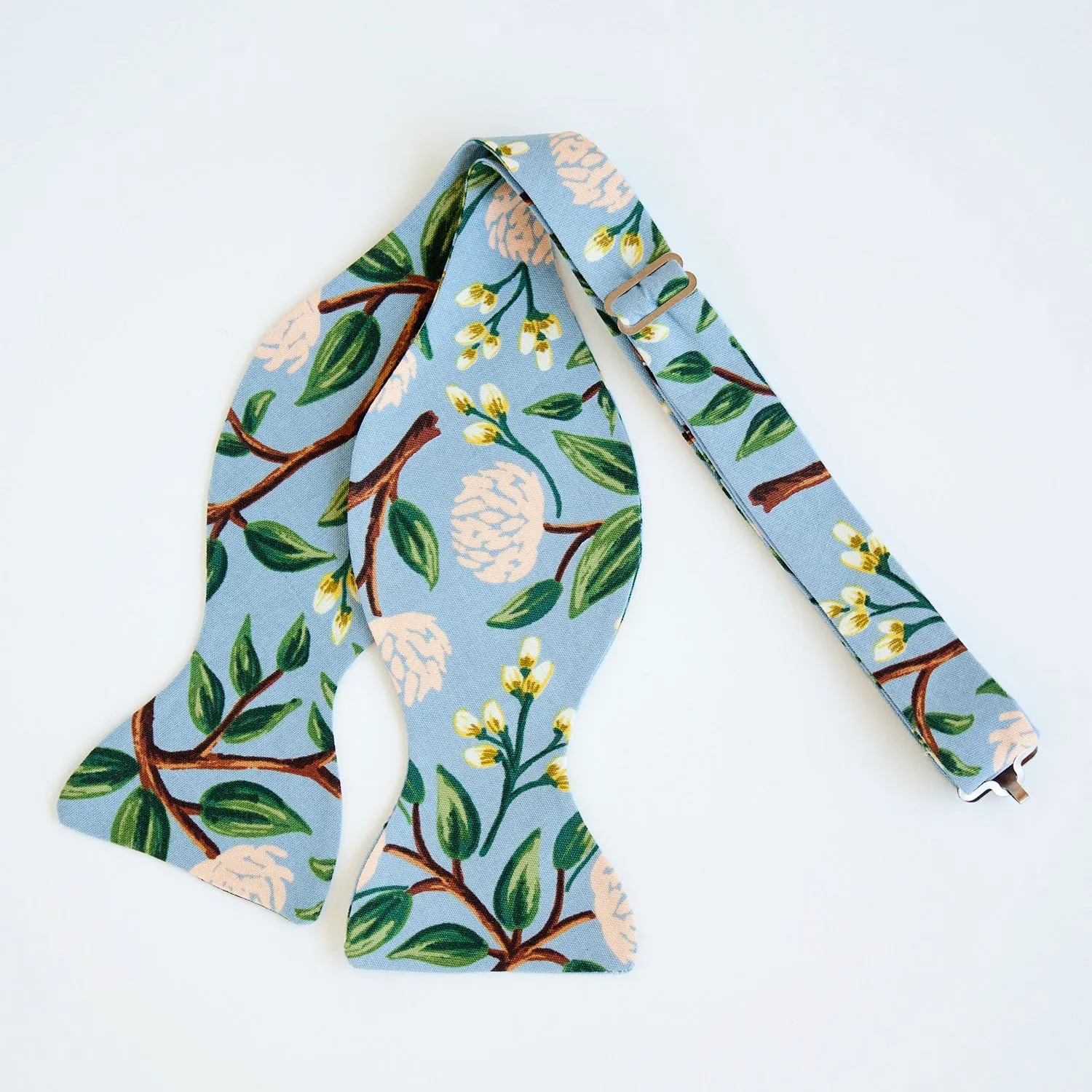 Men's Freestyle Self-Tie Bow Tie / Peonies In Dusty Blue