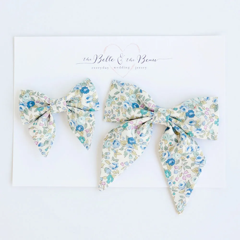 Men's Pre-Tied Bow Tie / Blossoms In Blue