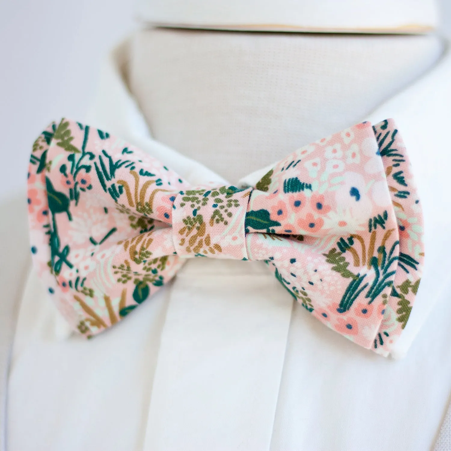 Men's Pre-Tied Bow Tie / Meadow In Pink